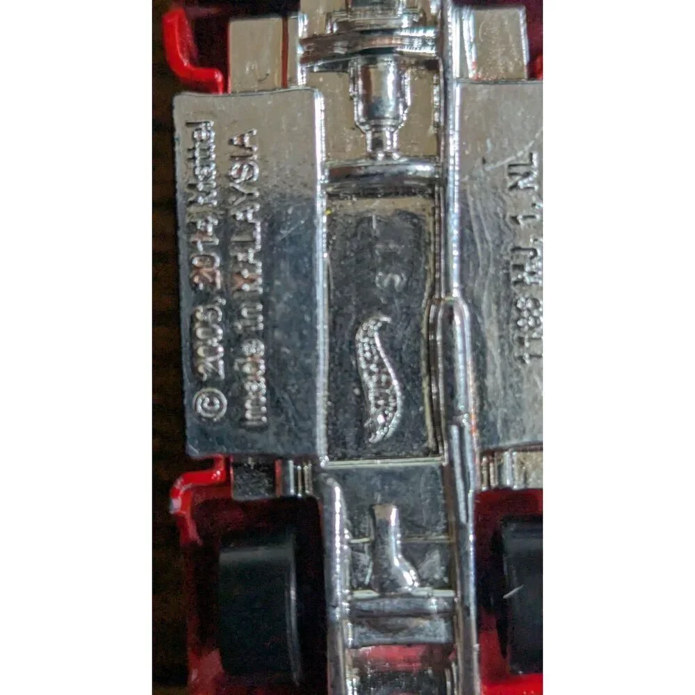 Red Hot Wheels Metal‎ Die-Cast Pickup Truck Toy With Flame Decals 2005 2014 3: